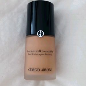 Giorgio Armani Luminous Silk foundation